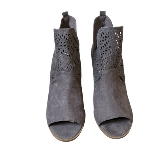 Steve Madden Gray Perforated Block Heel Peep Toe Ankle Booties Women’s 10M - Picture 3 of 10